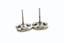 Load image into Gallery viewer, CHANEL シャネル ピアス ココマーク 10V刻印 メタル ラインストーン シルバー 重量約1.5g 両耳用 美品 中古 4b003220