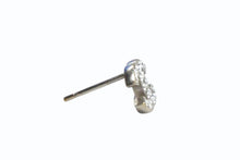 Load image into Gallery viewer, CHANEL シャネル ピアス ココマーク 10V刻印 メタル ラインストーン シルバー 重量約1.5g 両耳用 美品 中古 4b003221