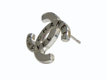 Load image into Gallery viewer, 極美品 CHANEL シャネル ココマーク ロゴ ピアス 両耳 アクセサリー 4g 98P刻印 メタル シルバー 中古 4b003223