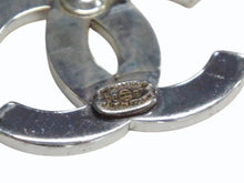 Load image into Gallery viewer, 極美品 CHANEL シャネル ココマーク ロゴ ピアス 両耳 アクセサリー 4g 98P刻印 メタル シルバー 中古 4b003223