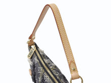 Load image into Gallery viewer, 極美品 LOUIS VUITTON ルイヴィトン モノグラムデニム パウチィ ワンショルダーバッグ ブラック M95383 中古 4b003255