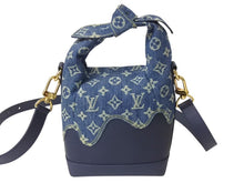 Load image into Gallery viewer, 新品同様品 LOUISVUITTON ルイヴィトン NIGO ジャパニーズクルーザー ハンドバッグ M45970 デニム トリヨン インディゴ 中古 4b003257