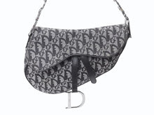 画像をギャラリービューアに読み込む, 極美品 Christian Dior クリスチャンディオール トロッター サドルバッグ ブラック ガリアーノ期 シルバー金具 ブラック ワンショルダー ロゴ 中古 4b003266