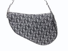 画像をギャラリービューアに読み込む, 極美品 Christian Dior クリスチャンディオール トロッター サドルバッグ ブラック ガリアーノ期 シルバー金具 ブラック ワンショルダー ロゴ 中古 4b003266