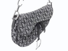 画像をギャラリービューアに読み込む, 極美品 Christian Dior クリスチャンディオール トロッター サドルバッグ ブラック ガリアーノ期 シルバー金具 ブラック ワンショルダー ロゴ 中古 4b003266