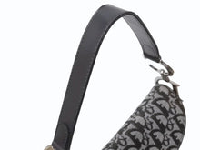 画像をギャラリービューアに読み込む, 極美品 Christian Dior クリスチャンディオール トロッター サドルバッグ ブラック ガリアーノ期 シルバー金具 ブラック ワンショルダー ロゴ 中古 4b003266