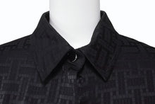 Load image into Gallery viewer, 極美品 HERMES エルメス 総柄シルクシャツ 4E0603DC フランス製 シルク ブラック シルバー金具 サイズ36 中古 4b003290