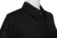 Load image into Gallery viewer, 極美品 HERMES エルメス 総柄シルクシャツ 4E0603DC フランス製 シルク ブラック シルバー金具 サイズ36 中古 4b003290