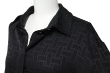 Load image into Gallery viewer, 極美品 HERMES エルメス 総柄シルクシャツ 4E0603DC フランス製 シルク ブラック シルバー金具 サイズ36 中古 4b003290
