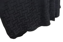 Load image into Gallery viewer, 極美品 HERMES エルメス 総柄シルクシャツ 4E0603DC フランス製 シルク ブラック シルバー金具 サイズ36 中古 4b003290