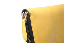 画像をギャラリービューアに読み込む, FENDI フェンディ ラウンドファスナー 長財布 ロゴ 7M0210 レザー ブラック イエロー ゴールド金具 美品 中古 4b003305