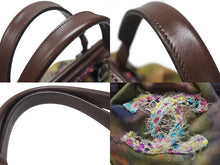 Load image into Gallery viewer, 極美品 CHANEL シャネル エンブロイダリー グラフィティ がま口 ハンドバッグ カーキ A92791 アンティークシルバー金具 中古 4b003342