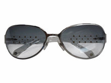Load image into Gallery viewer, 極美品 CHANEL シャネル ラインストーン サングラス ホワイト シルバー プラスチック アイウェア ロゴ 60☐15 4102 シルバー金具 中古 4b003367
