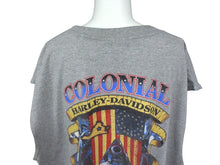 画像をギャラリービューアに読み込む, HARLEY DAVIDSON ハーレーダビッドソン ノースリーブTシャツ COLONIAL グレー ブラウン レッド イエロー サイズ2XL 美品 中古 4b003370