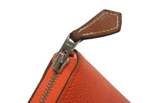 Load image into Gallery viewer, HERMES エルメス アザップロングシルクインヴキー 長財布 A刻印 レザー シルク フランス製 オレンジ シルバー金具 美品 中古 4b003391