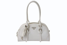 画像をギャラリービューアに読み込む, PRADA プラダ ハンドバッグ トライアングル ロゴ バッグ ホワイト サフィアーノレザー シルバー金具 美品 中古 4b003396