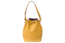 Load image into Gallery viewer, LOUIS VUITTON ルイヴィトン ノエ ショルダーバッグ エピレザー M44009 イエロー パープル ゴールド金具 良品 中古 4b003414