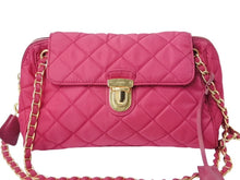画像をギャラリービューアに読み込む, PRADA プラダ キルティング チェーンショルダーバッグ 斜め掛けバッグ ナイロン ピンク ゴールド金具 美品 中古 4b003419