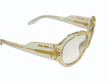 Load image into Gallery viewer, MIUMIU ミュウミュウ サングラス アイウェア SMU10IA サイズ55◻︎18 135 クリアイエロー ゴールド 美品 中古 4b003427