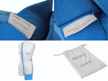 Load image into Gallery viewer, 極美品 BOTTEGA VENETA ボッテガヴェネタ キャンディーカセット ミニショルダーバッグ レザー ブルー シルバー金具 中古 4b003437