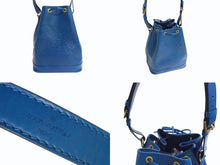 Load image into Gallery viewer, LOUIS VUITTON ルイヴィトン エピ ノエ ワンショルダーバッグ M44005 エピレザー ブルー ゴールド金具 美品 中古 4b003441