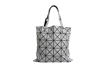 画像をギャラリービューアに読み込む, BAOBAO ISSEY MIYAKE バオバオイッセイミヤケ ロックマットトートバッグ BB55-AG053 ポリエステル PVC ホワイト 美品 中古 4b003447