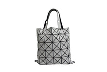 画像をギャラリービューアに読み込む, BAOBAO ISSEY MIYAKE バオバオイッセイミヤケ ロックマットトートバッグ BB55-AG053 ポリエステル PVC ホワイト 美品 中古 4b003447