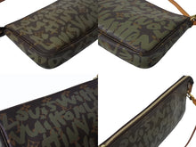 Load image into Gallery viewer, LOUIS VUITTON ルイヴィトン ポシェットアクセソワールモノグラムグラフィティ M92191 ハンドバッグ カーキ 美品 中古 4b003454
