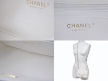 Load image into Gallery viewer, CHANEL シャネル ミニマトラッセ シングルフラップ シングルチェーン ショルダーバッグ ラムスキン ホワイト ゴールド金具 美品 中古 4b003462