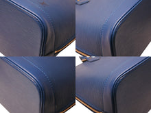 Load image into Gallery viewer, 極美品 LOUIS VUITTON ルイヴィトン エピ アルマPM ハンドバッグ M52145 トレドブルー ゴールド金具 中古 4b003480