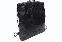 Load image into Gallery viewer, 極美品 CHANEL シャネル シャネル22 バックパック ハンドバッグ ココマーク ソーブラック カーフスキン ロゴ金具 中古 4b003486