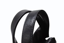 Load image into Gallery viewer, 極美品 CHANEL シャネル シャネル22 バックパック ハンドバッグ ココマーク ソーブラック カーフスキン ロゴ金具 中古 4b003486