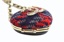 Load image into Gallery viewer, 極美品 CHANEL シャネル ツイード ハート ココマーク ロケットペンダント ネックレス AP9485 B22 K 中古 4b003497
