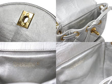 Load image into Gallery viewer, CHANEL シャネル ヴィンテージ マトラッセ リュック バックパック 2番台 ココマーク シルバー ゴールド金具 美品 中古 4b003522