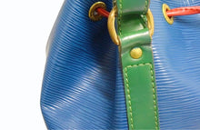 Load image into Gallery viewer, LOUIS VUITTON ルイヴィトン ノエ ショルダーバッグ M44082 エピレザー ゴールド金具 マルチカラー 美品 中古 4b003538