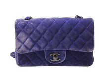 Load image into Gallery viewer, CHANEL シャネル ミニマトラッセ20 Sフラップ Sチェーンショルダーバッグ 20番台 ココマーク ベロア ブルー ブラック金具 良品 中古 4b003542