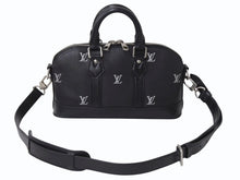 Load image into Gallery viewer, 極美品 LOUIS VUITTON ルイヴィトン アルマ EW 2WAYショルダーバッグ M24529 モノグラムカーフスキン ブラック シルバー金具 中古 4b003544