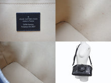 Load image into Gallery viewer, 極美品 LOUIS VUITTON ルイヴィトン アルマ EW 2WAYショルダーバッグ M24529 モノグラムカーフスキン ブラック シルバー金具 中古 4b003544