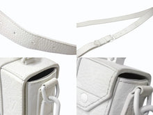 Load image into Gallery viewer, LOUIS VUITTON ルイヴィトン モノグラムトリヨン フラップソフトトランク メッセンジャー レザー ホワイト M57407 良品 中古 4b003555