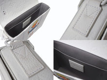 Load image into Gallery viewer, LOUIS VUITTON ルイヴィトン モノグラムトリヨン フラップソフトトランク メッセンジャー レザー ホワイト M57407 良品 中古 4b003555