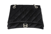 画像をギャラリービューアに読み込む, 極美品 BALENCIAGA バレンシアガ クラッシュ チェーン ショルダーバッグ ミディアム ブラック ベロア 716393 シルバー金具 ロゴ 中古 4b003556