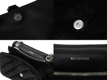 画像をギャラリービューアに読み込む, 極美品 BALENCIAGA バレンシアガ クラッシュ チェーン ショルダーバッグ ミディアム ブラック ベロア 716393 シルバー金具 ロゴ 中古 4b003556