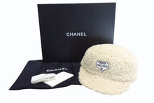 画像をギャラリービューアに読み込む, 極美品 CHANEL シャネル COCO NEIGE ココネージュ ハット キャップ 帽子 サイズM ココマーク パッチ フェイクファー アイボリー 中古 4b003559