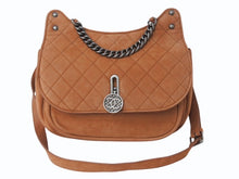 Load image into Gallery viewer, 極美品 CHANEL シャネル ショルダーバッグ 21番台 ココマーク キルティング ヌバック ブラウン アンティークシルバー金具 中古 4b003575