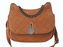 Load image into Gallery viewer, 極美品 CHANEL シャネル ショルダーバッグ 21番台 ココマーク キルティング ヌバック ブラウン アンティークシルバー金具 中古 4b003575