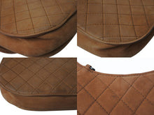 Load image into Gallery viewer, 極美品 CHANEL シャネル ショルダーバッグ 21番台 ココマーク キルティング ヌバック ブラウン アンティークシルバー金具 中古 4b003575