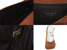 Load image into Gallery viewer, 極美品 CHANEL シャネル ショルダーバッグ 21番台 ココマーク キルティング ヌバック ブラウン アンティークシルバー金具 中古 4b003575