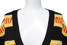 Load image into Gallery viewer, 極美品 MIUMIU ミュウミュウ カーディガン MMF407 サイズ38 ボーダーロゴ ニット ブラック イエロー レッド 20AW 中古 4b003582