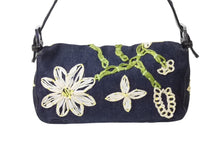 画像をギャラリービューアに読み込む, FENDI フェンディ フラワー デニム マンマバケット エンブロイダリー ワンショルダーバッグ 26424 刺繍 ネイビー シルバー金具 美品 中古 4b003591