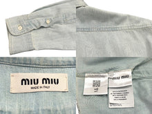 Load image into Gallery viewer, 極美品 MIUMIU ミュウミュウ ヴィンテージ加工デニムシャンブレーシャツ GWC096 インディゴ コットン サイズ42 中古 4b003641